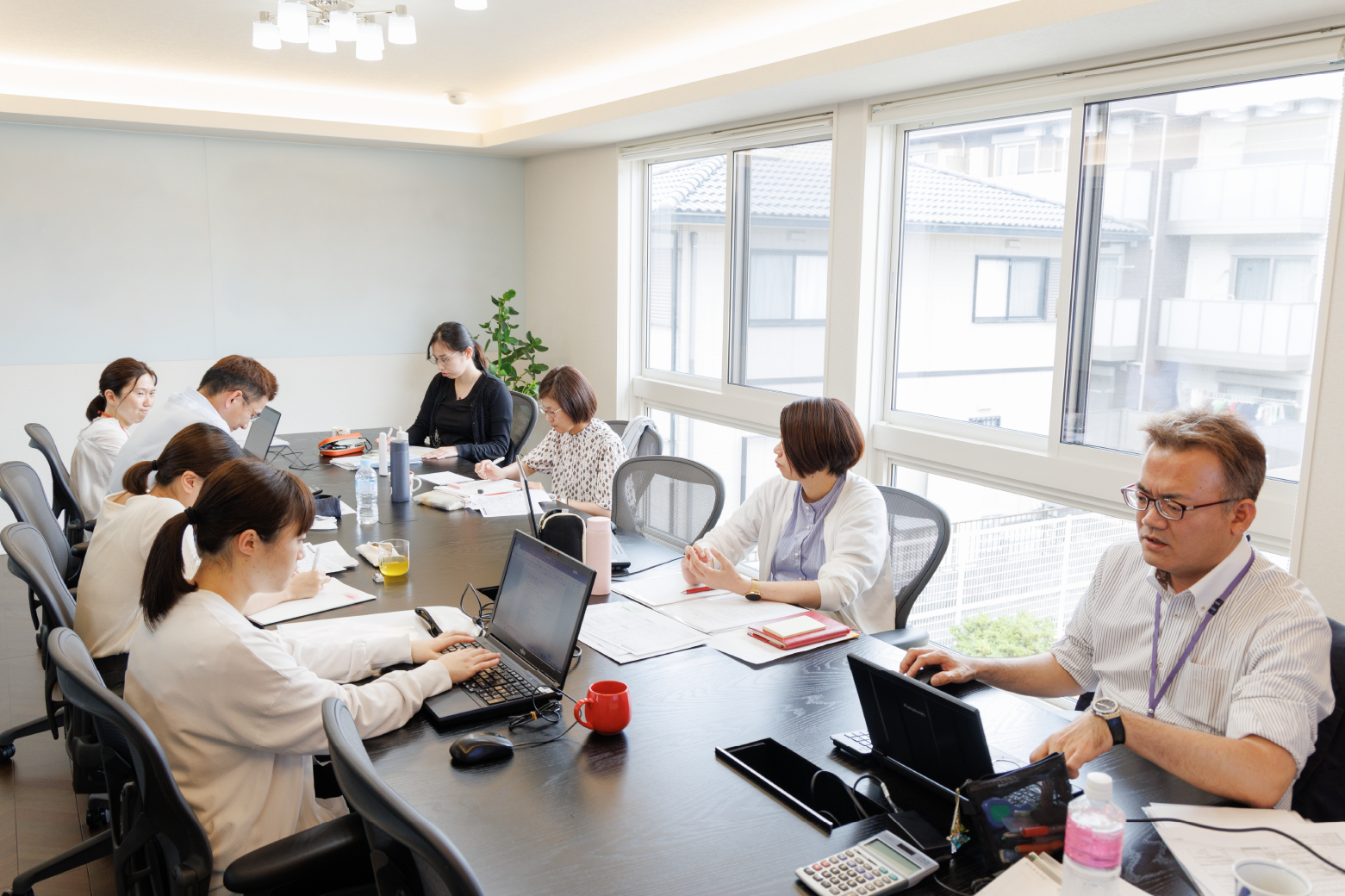 事務所全体でお客様をサポートします。